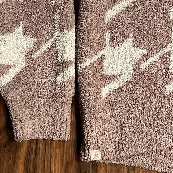 Barefoot Dreams Cozy Chic Houndstooth Sweater - Picture 6 of 13